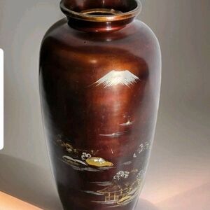 Antique-Style Pigeon Blood Red Lacquered Japanese Vase with Gold Detail Mt. Fuji